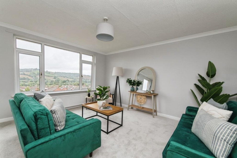 4 Woodleigh Close - Stage To Sell