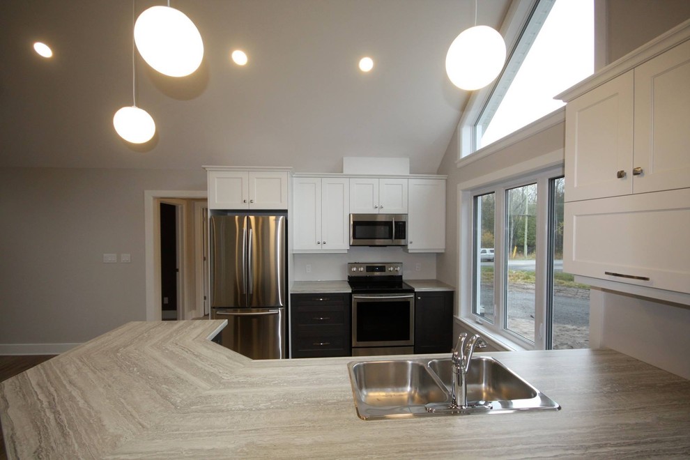 Transitional kitchen photo in Ottawa