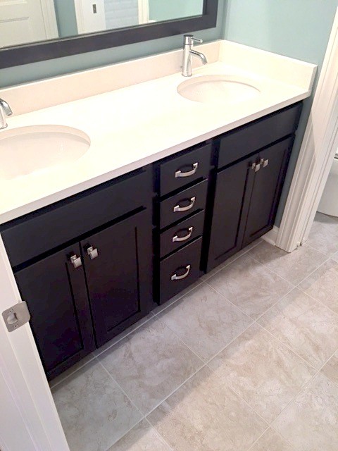 Transitional home design photo in Columbus