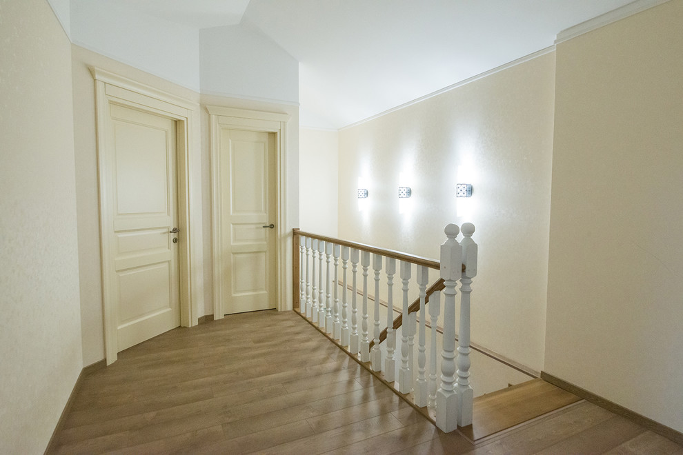 Фото готового интерьера двухуровневой квартиры в Краснодаре