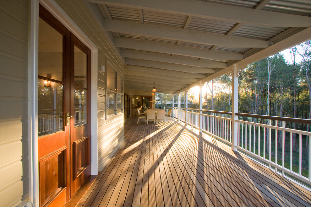 Design ideas for a traditional deck in Brisbane.