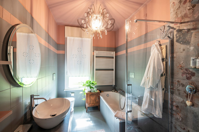 ELEGANZA NATURALE E DESIGN FUNZIONALE eklektisk-badrum