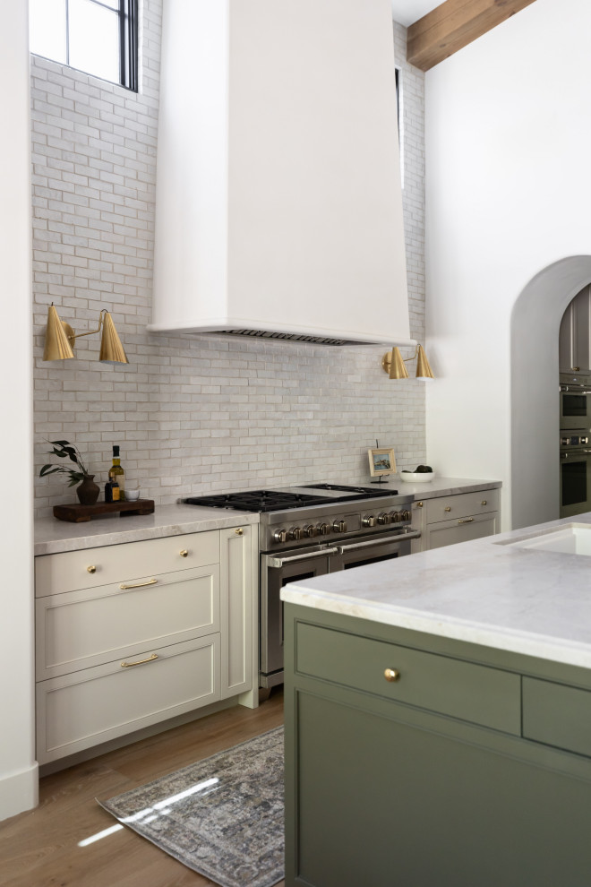 Transitional kitchen photo in Phoenix