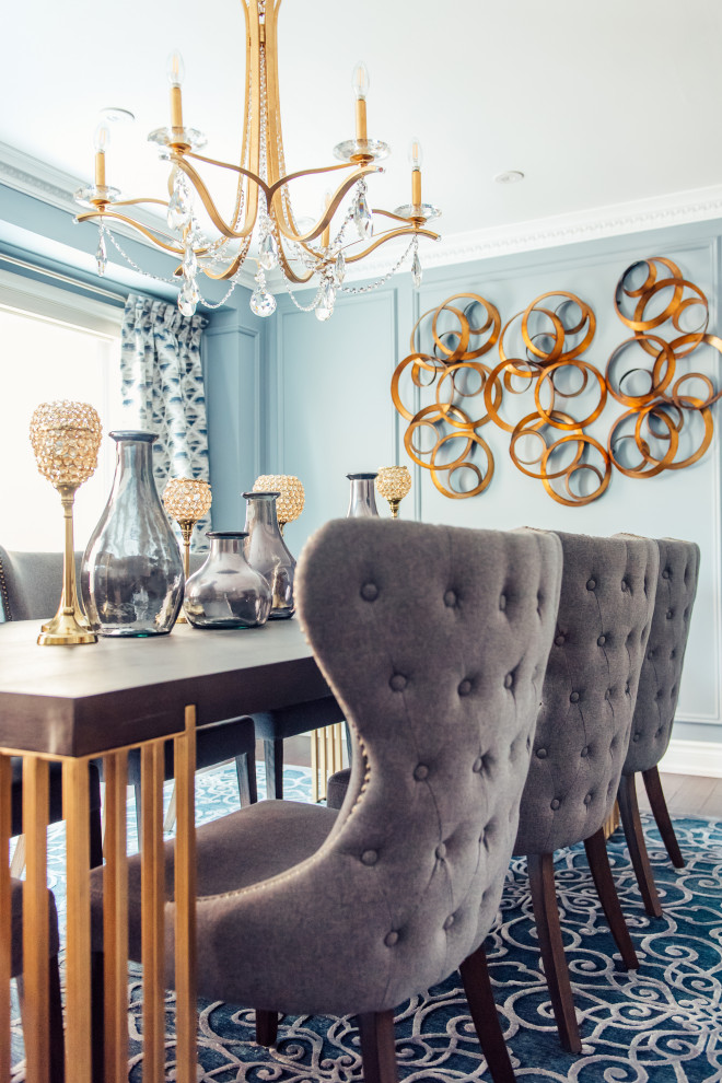 Example of a transitional home design design in Toronto