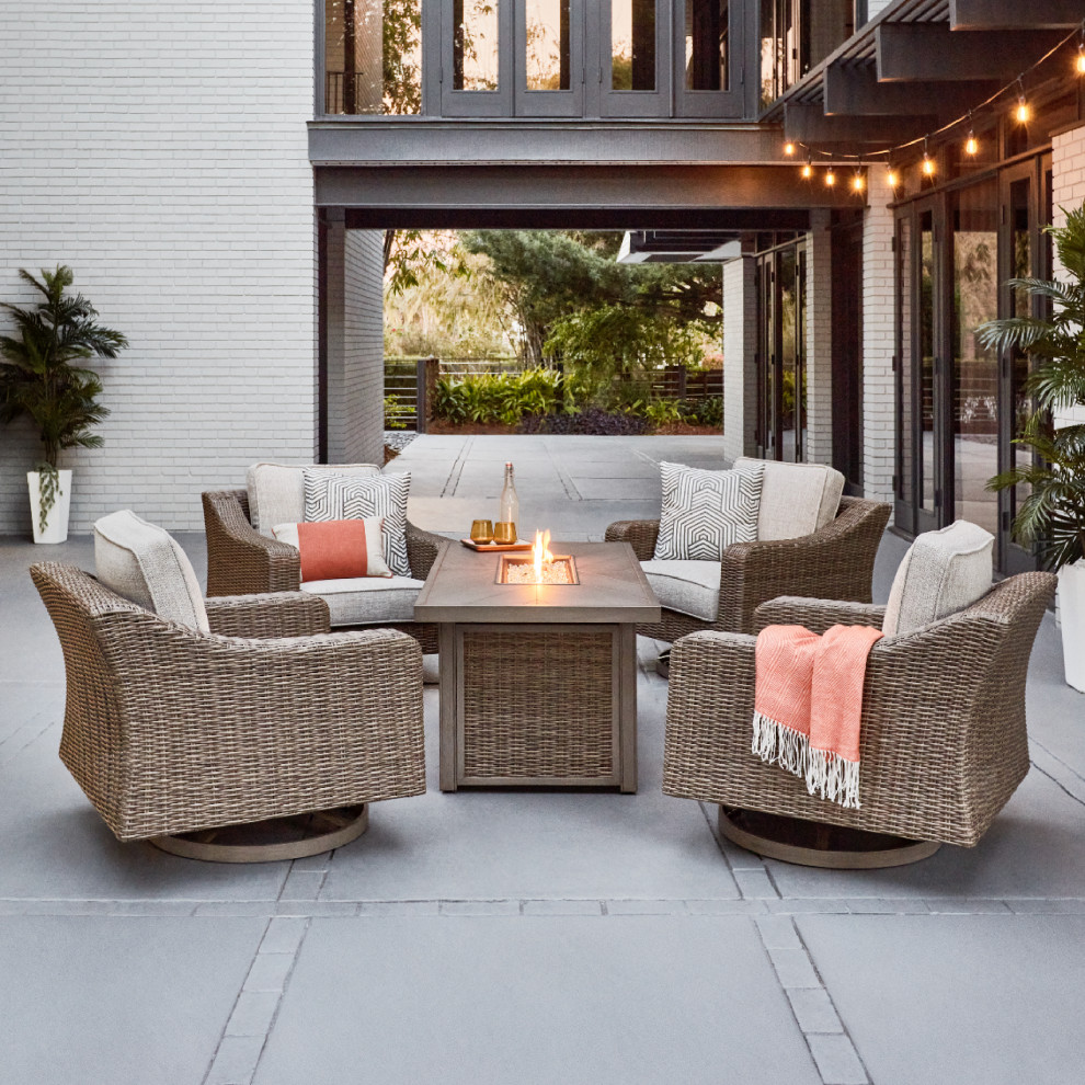 Modern patio in Tampa.