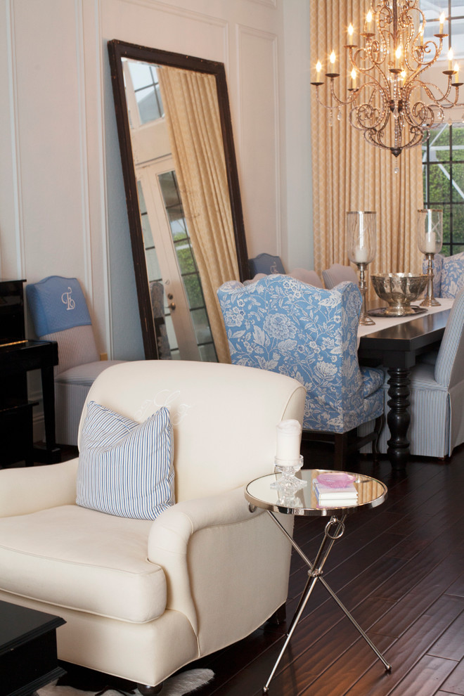 Example of a transitional home design design in Miami