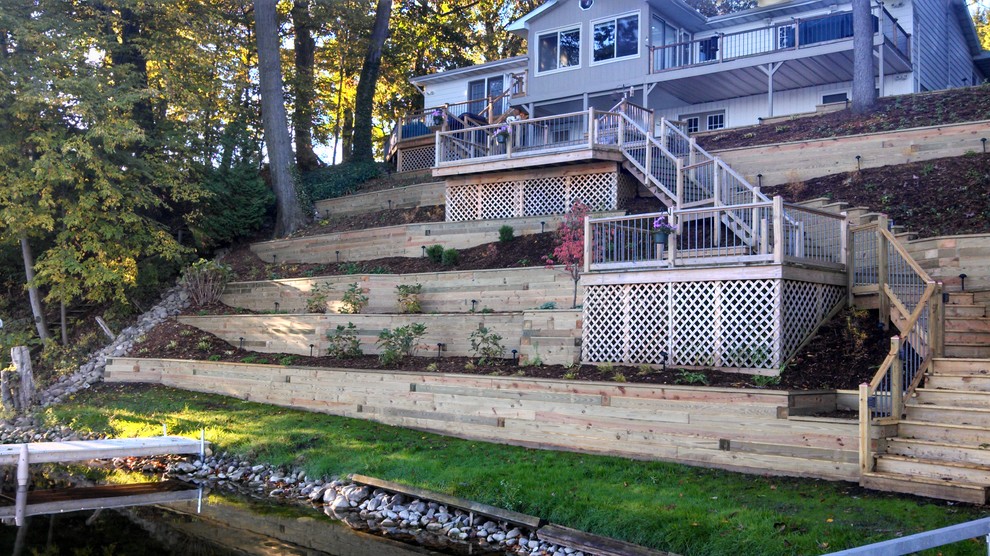 Photo of a traditional backyard deck in Grand Rapids.
