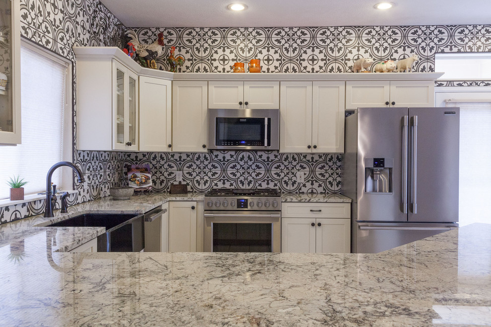 Kitchen - transitional kitchen idea in Denver