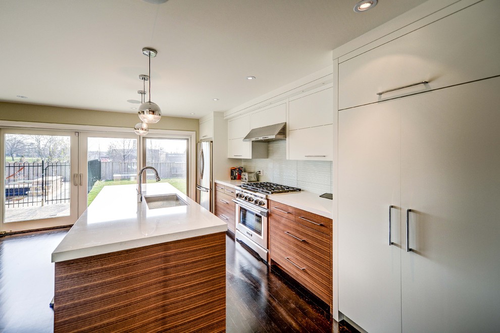 Photo of a contemporary kitchen in Toronto with stainless steel appliances.