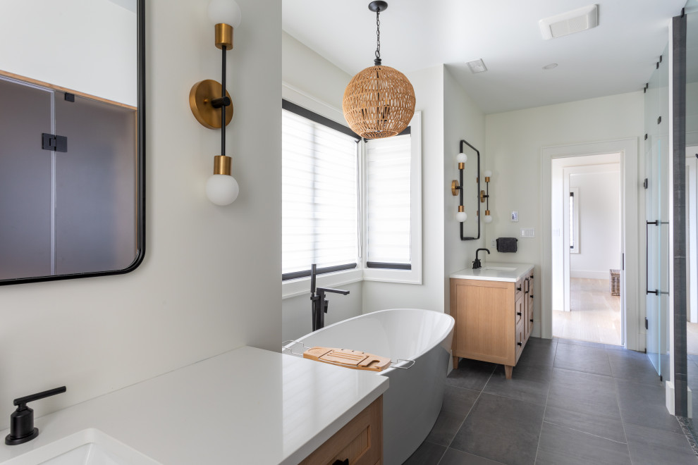 Inspiration for a transitional bathroom remodel in Toronto