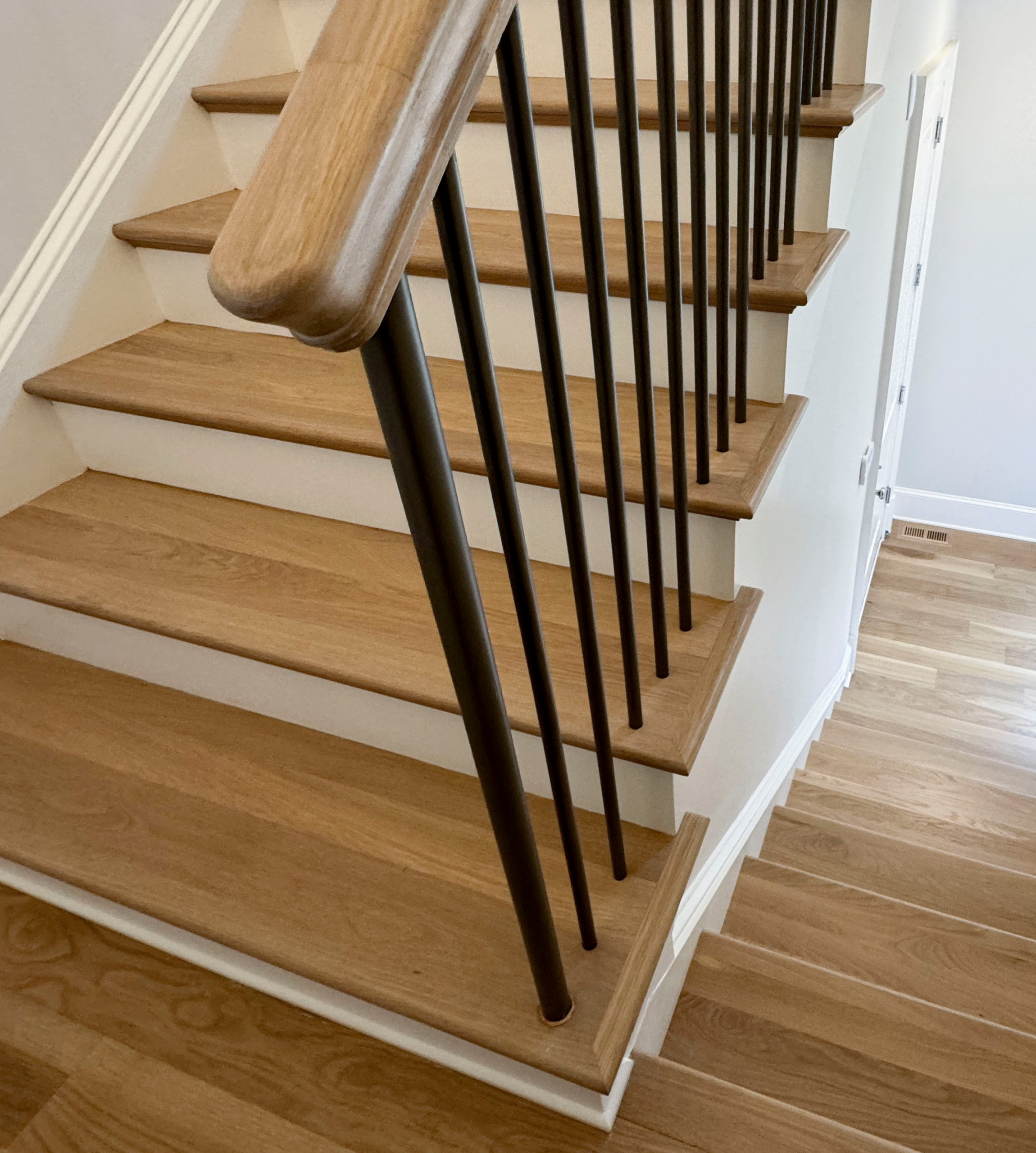 116_Elegant & Eye-catching Curved Staircase, Leesburg VA 20175