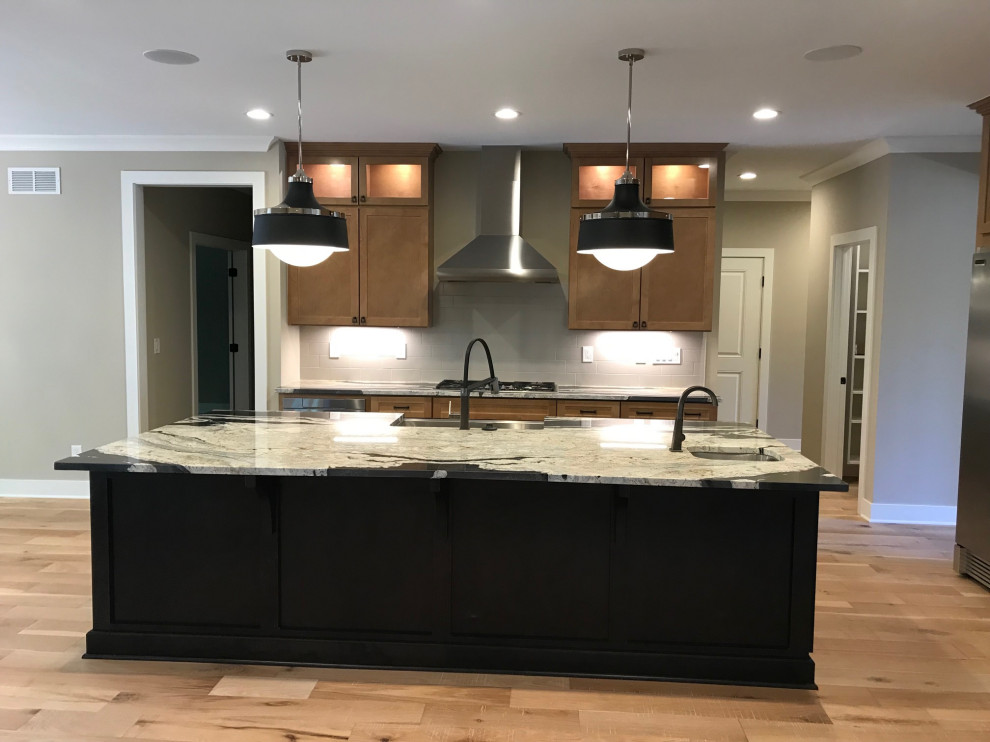 Kitchen - transitional kitchen idea in Columbus