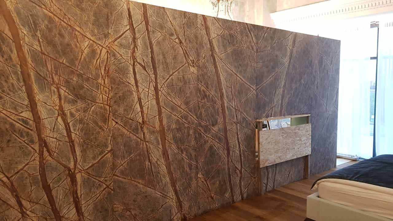 Облицовка биокамина индийским мрамором Бидасар браун