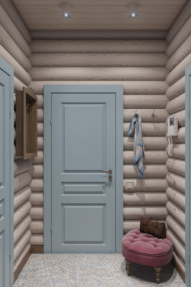 Прихожая  и гардеробная в деревянном доме