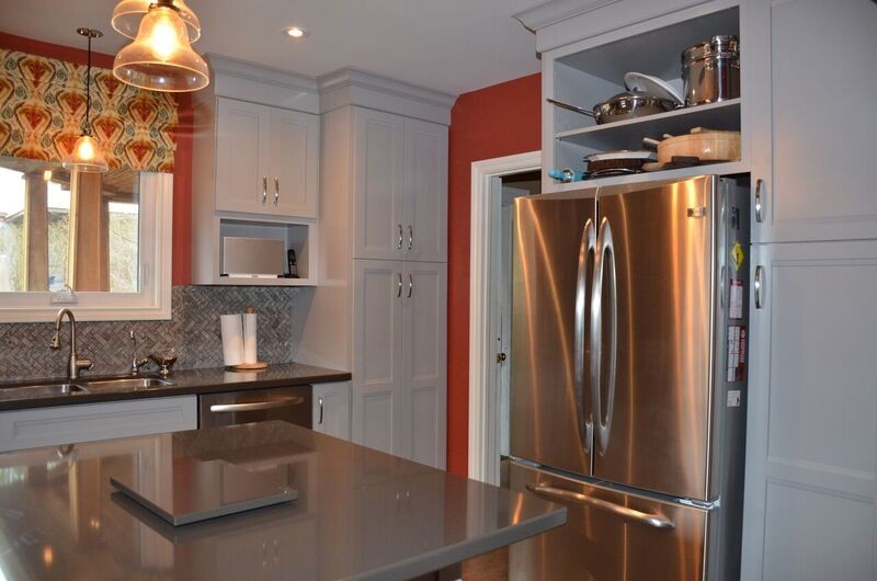 Example of a mid-sized eclectic l-shaped vinyl floor enclosed kitchen design in Toronto with an undermount sink, recessed-panel cabinets, gray cabinets, quartzite countertops, gray backsplash, stainless steel appliances and an island