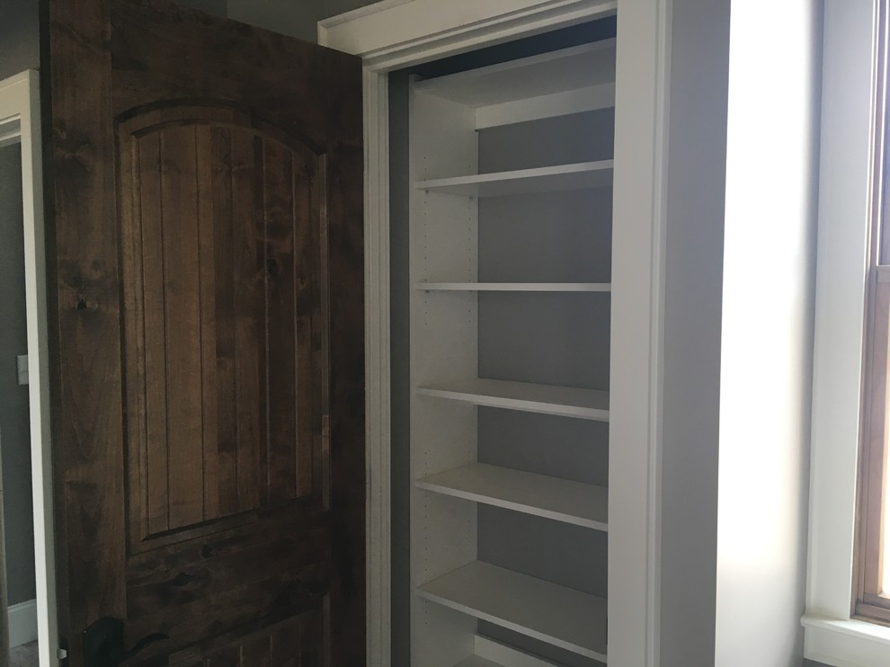 Inspiration for a small transitional home design remodel