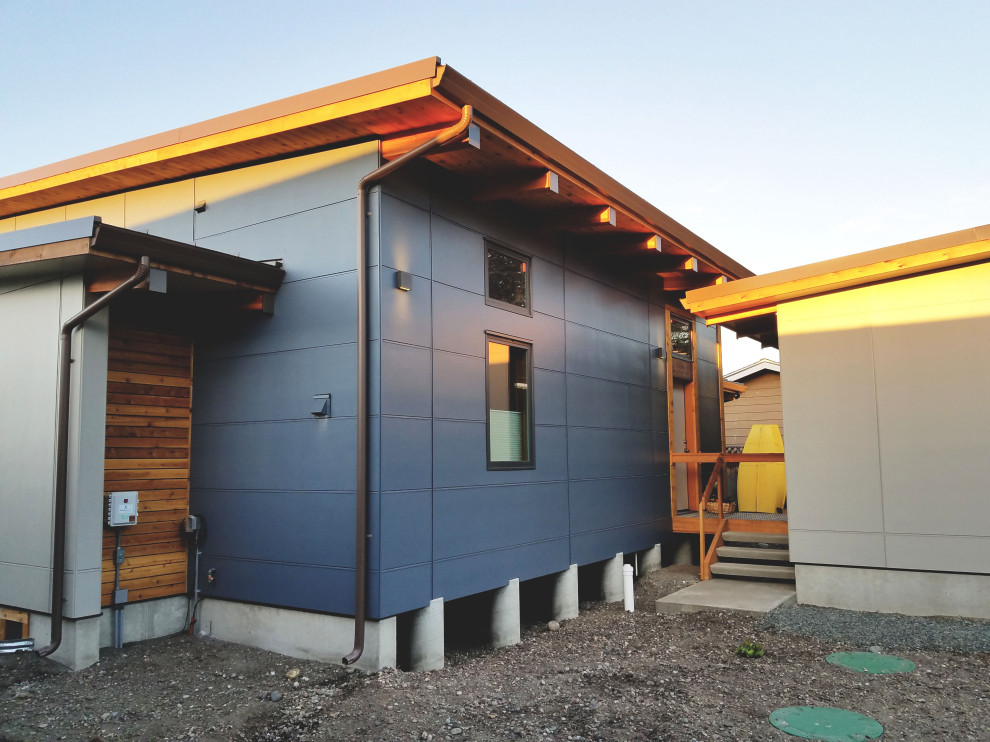Example of a minimalist home design design in Seattle