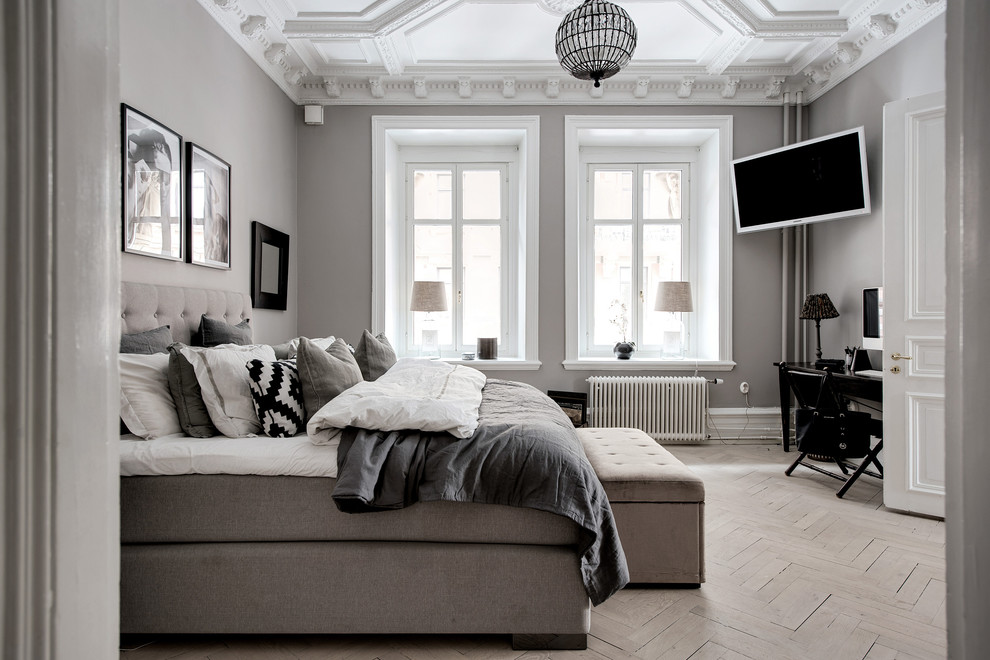 Mid-sized traditional living room in Gothenburg with grey walls, light hardwood floors and beige floor.