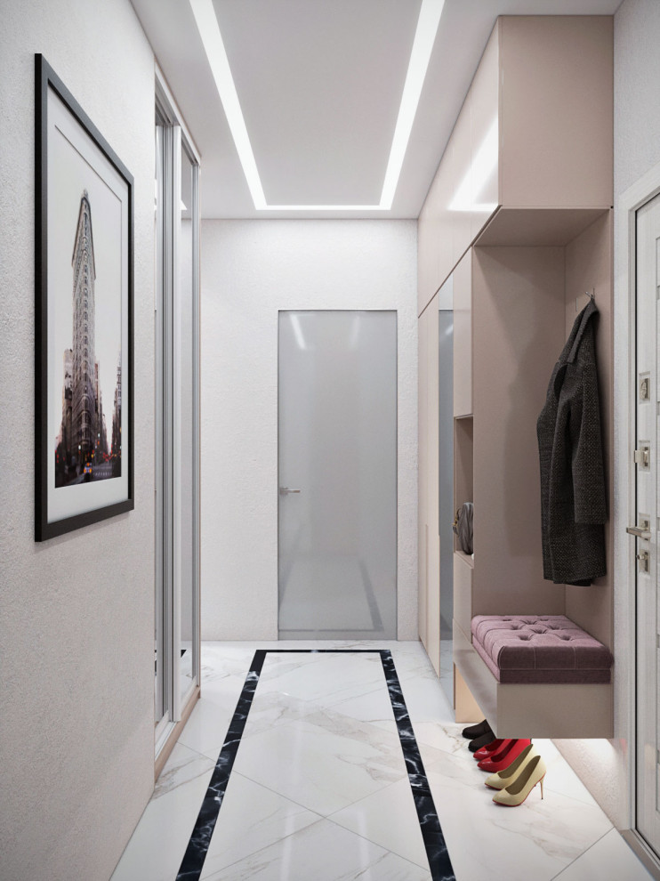 Прихожая. Вид от входа в квартиру.