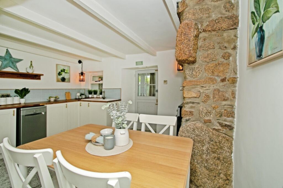 Peters Terrace - Staged to Sell