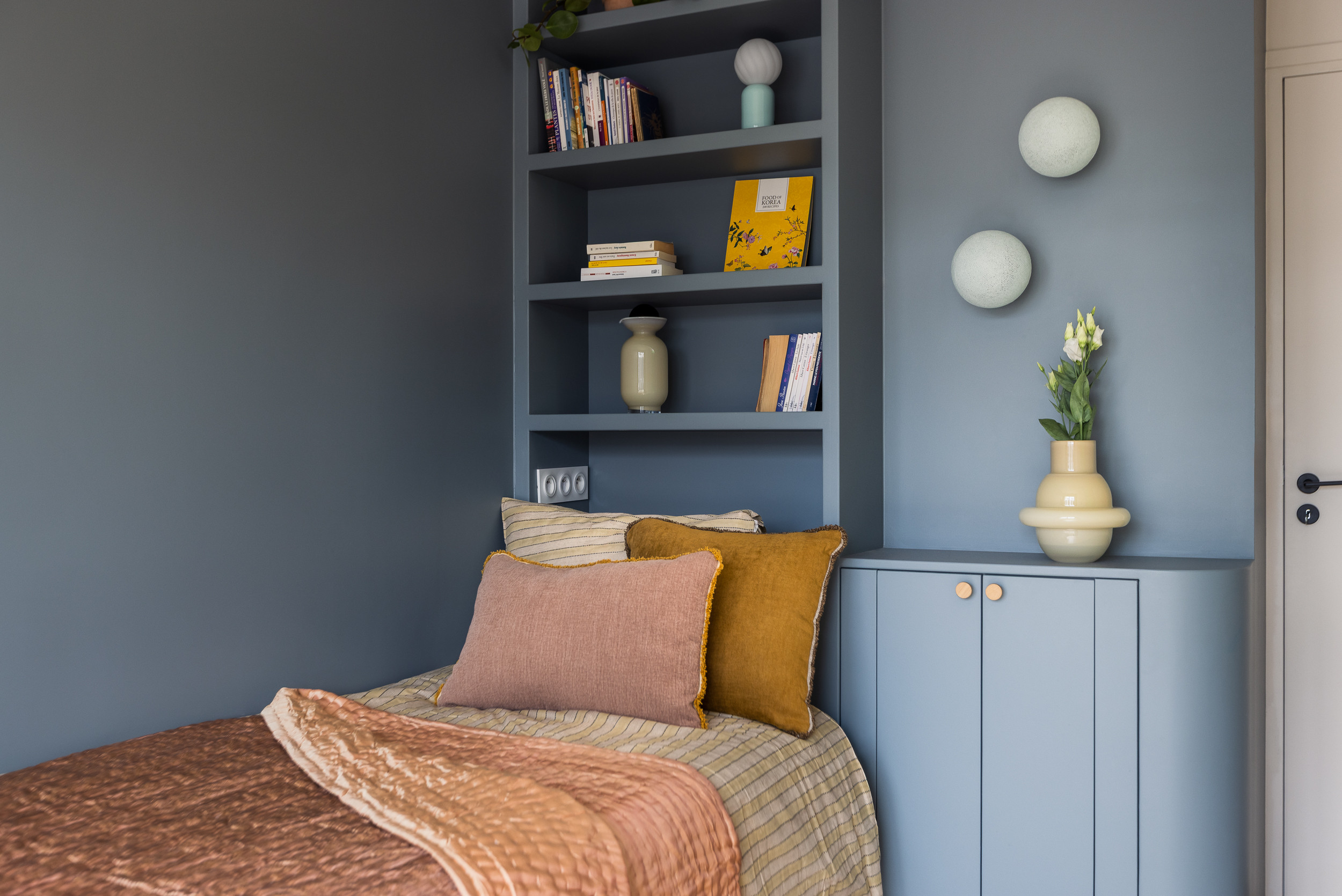 Réinventer les circulations dans un appartement parisien de 73 m² — Ménilmontant