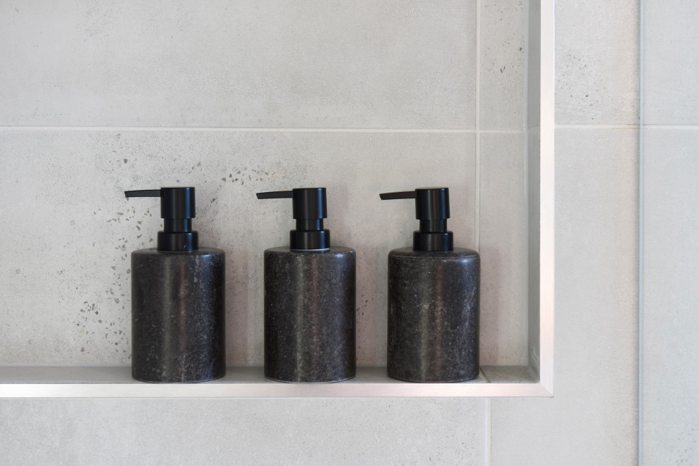 Inspiration for a contemporary bathroom in Sunshine Coast.