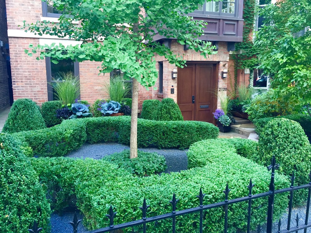 This is an example of a transitional front yard gravel formal garden in Chicago for winter.