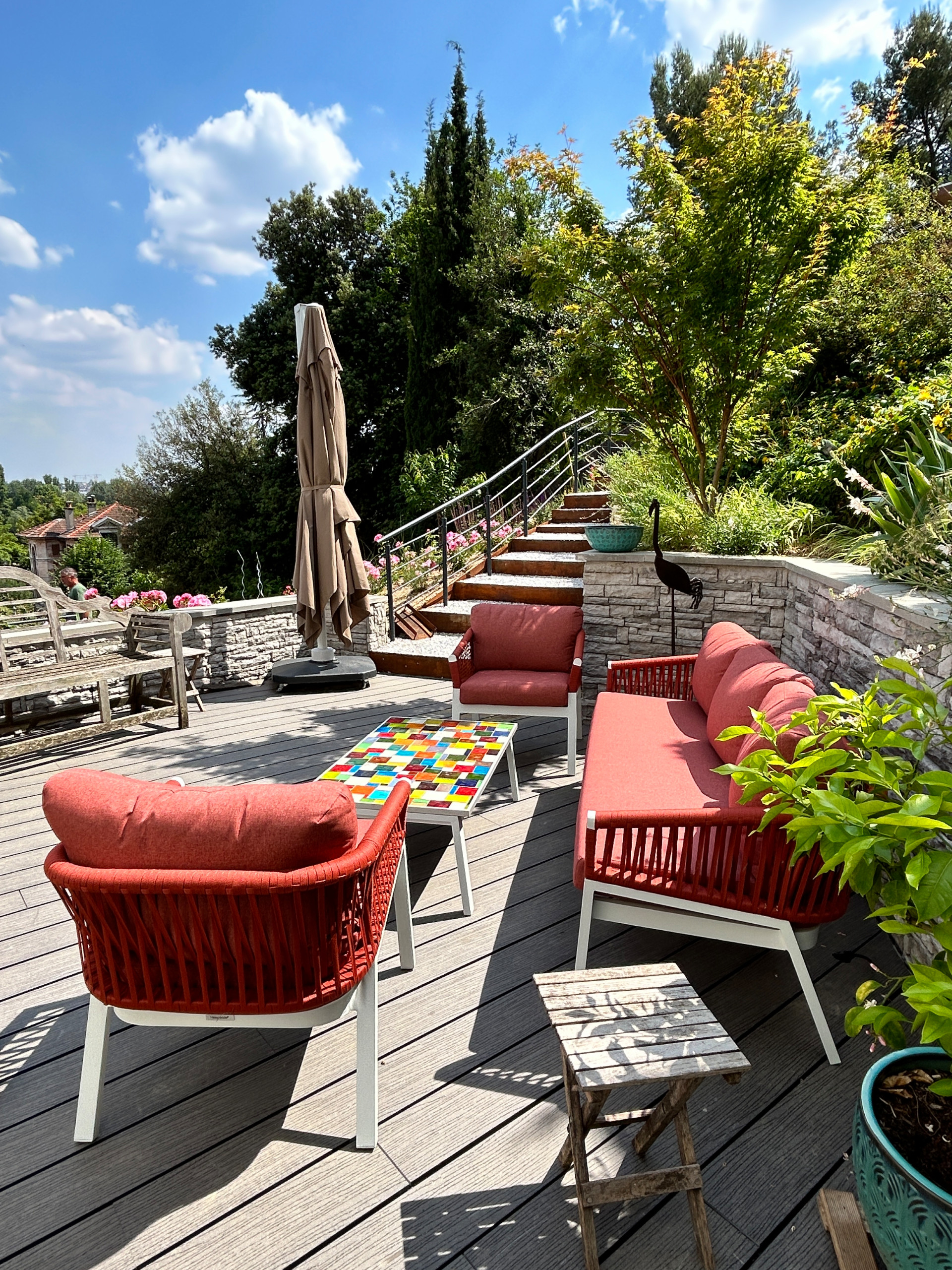 Jardin sur les falaises rocheuses