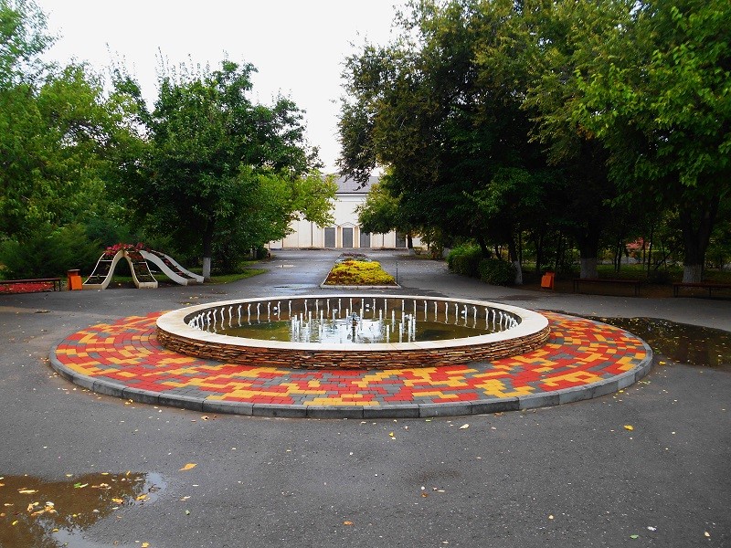 Использование пластиковых труб и дешевого аналогового оборудования.