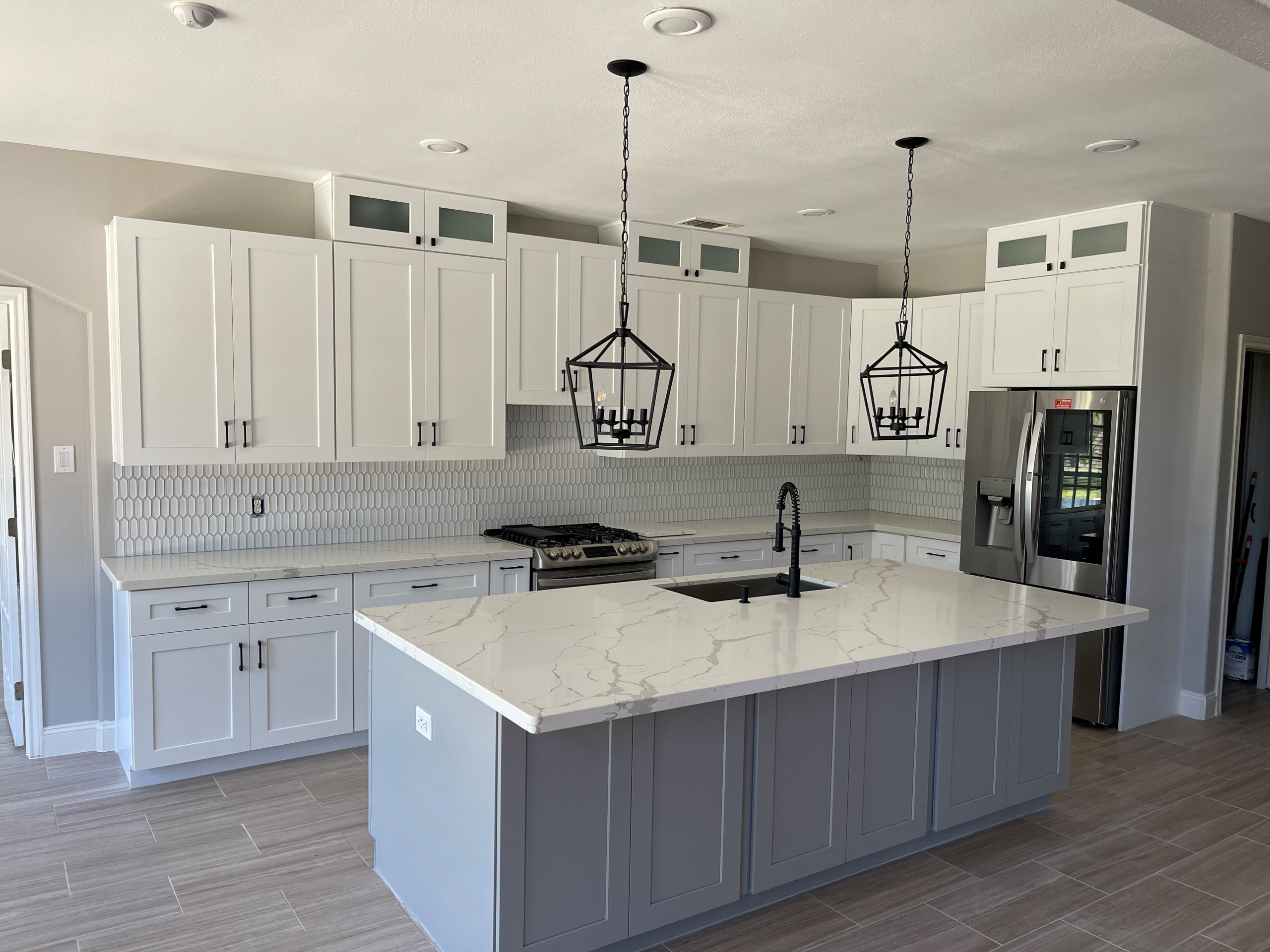 Contemporary Open White Kitchen with grey island and Quartz Countertop