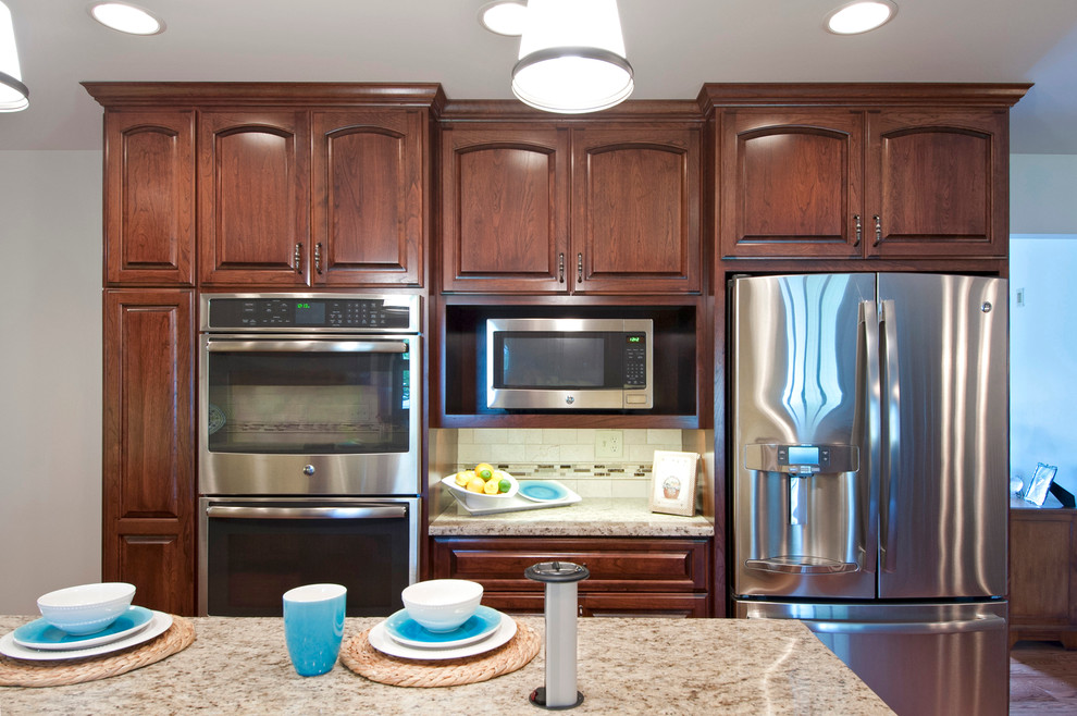 Inspiration for a transitional home design remodel in Columbus