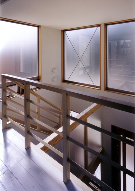 高台に建つ白壁のリゾート風住宅 scandinave-escalier