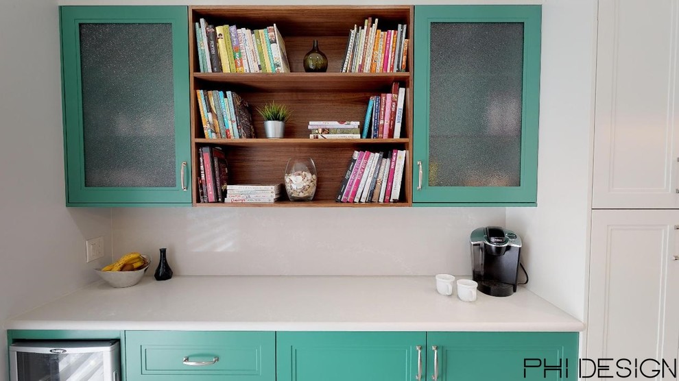 Mid-sized transitional l-shaped porcelain tile and gray floor eat-in kitchen photo in Toronto with a single-bowl sink, shaker cabinets, white cabinets, quartz countertops, white backsplash, stone slab backsplash, stainless steel appliances, an island and white countertops