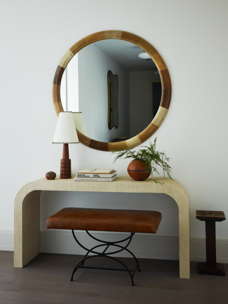 Hallway - 1950s hallway idea in New York