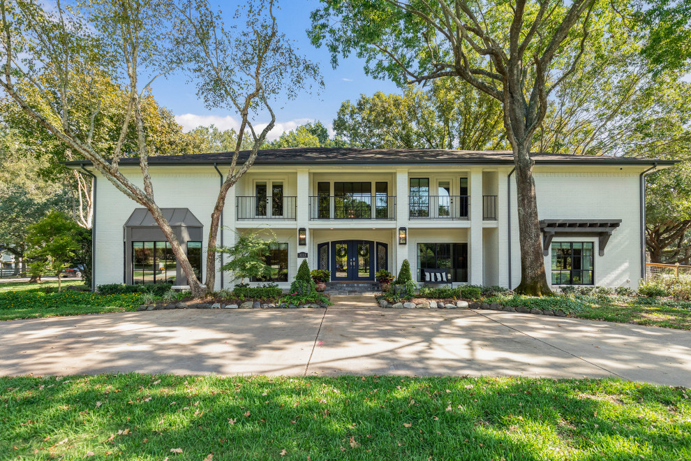 Home design - transitional home design idea in Houston