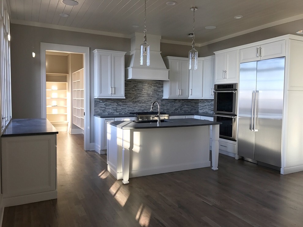 Kitchen - transitional kitchen idea