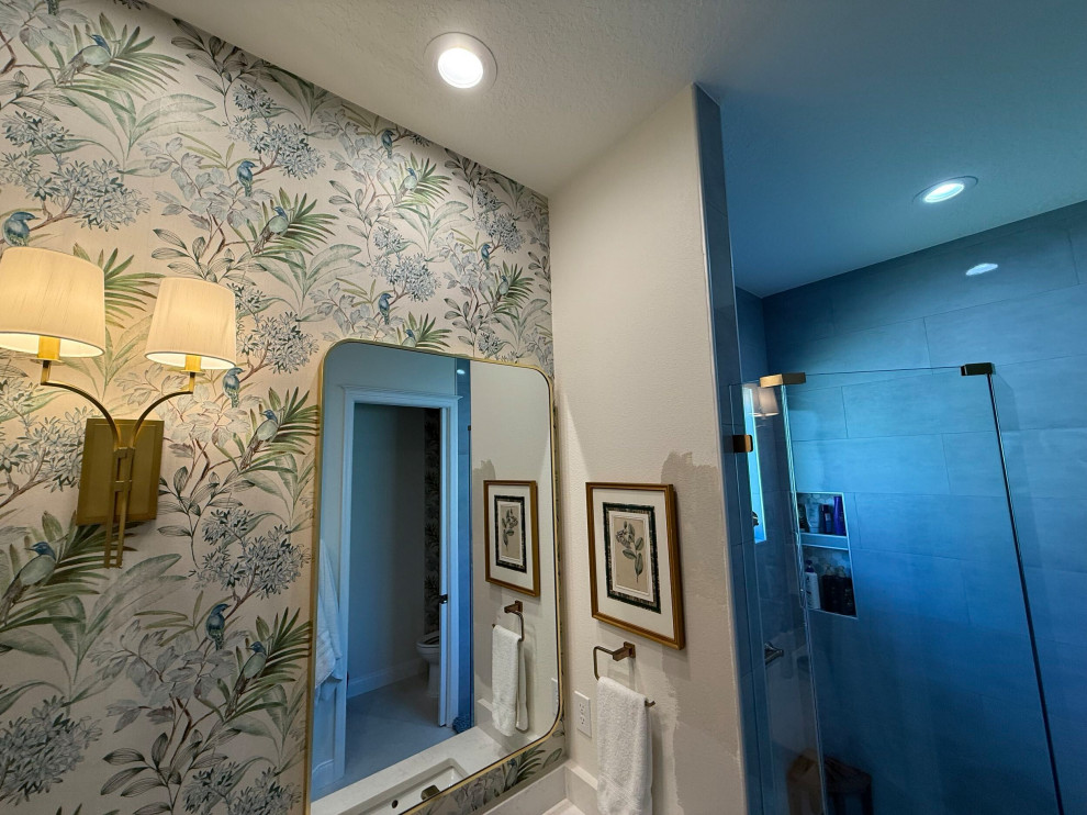 Modern Walk in Shower Retreat