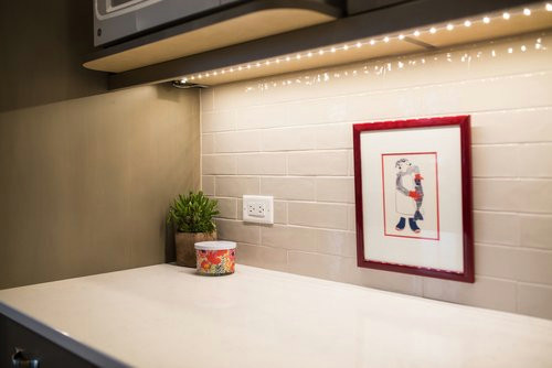 Example of a transitional home design design in Seattle