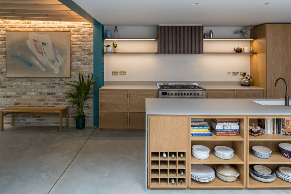 Esempio di una cucina abitabile contemporanea di medie dimensioni con pavimento in cemento