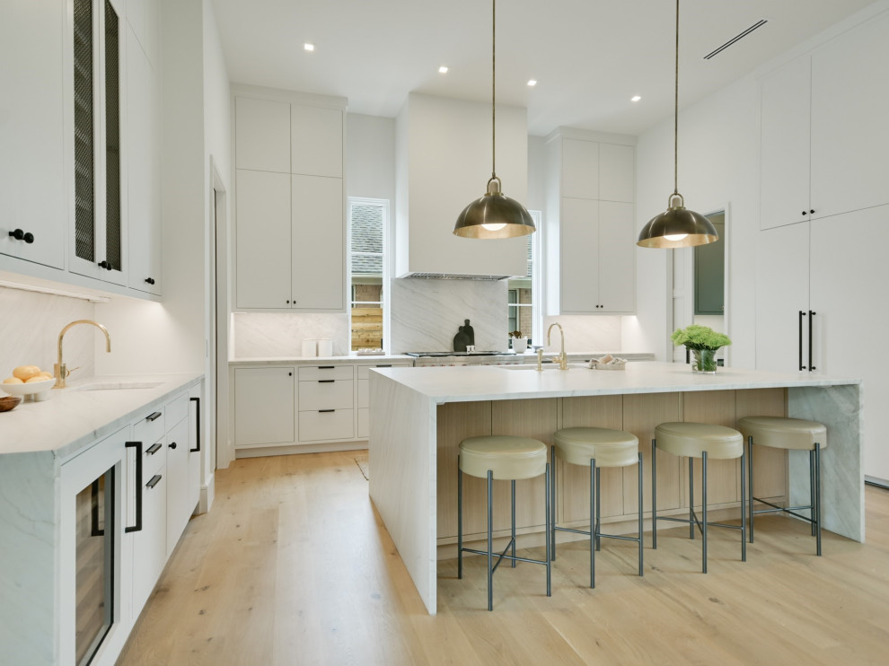 Example of a transitional kitchen design in Austin