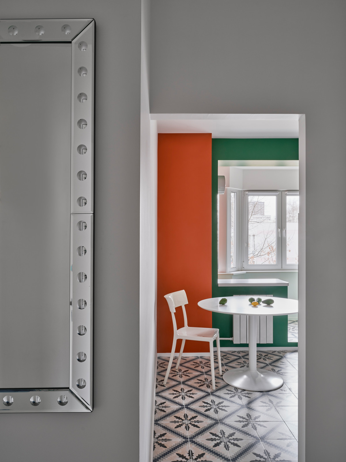 Фото: кухня, вид из коридора