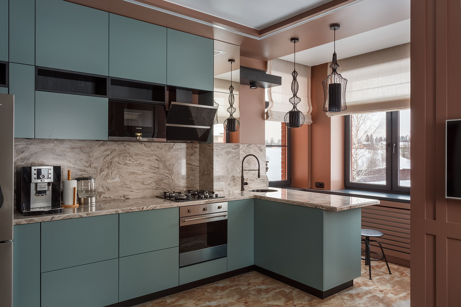 Кухня-столовая в загородном доме, Подмосковье