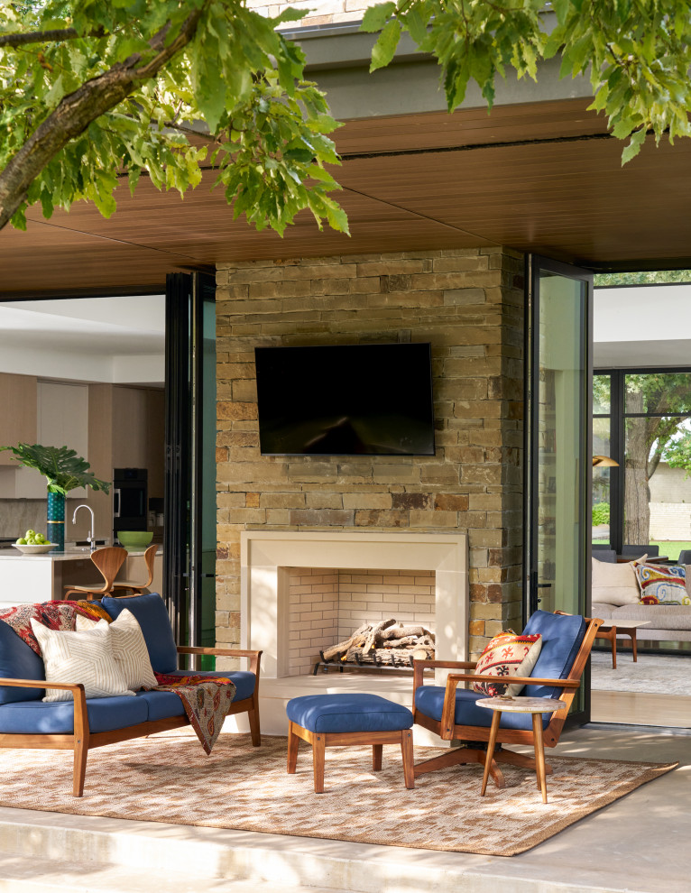 Patio - mid-century modern patio idea in Dallas