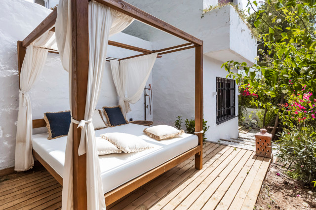 LOMAS DEL MARBELLA CLUB coastal-deck
