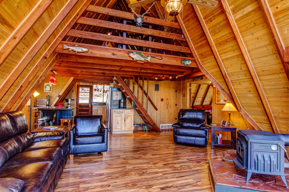 Mountain style home design photo in St Louis