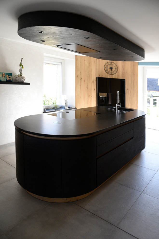 Design ideas for a contemporary kitchen in Nancy.