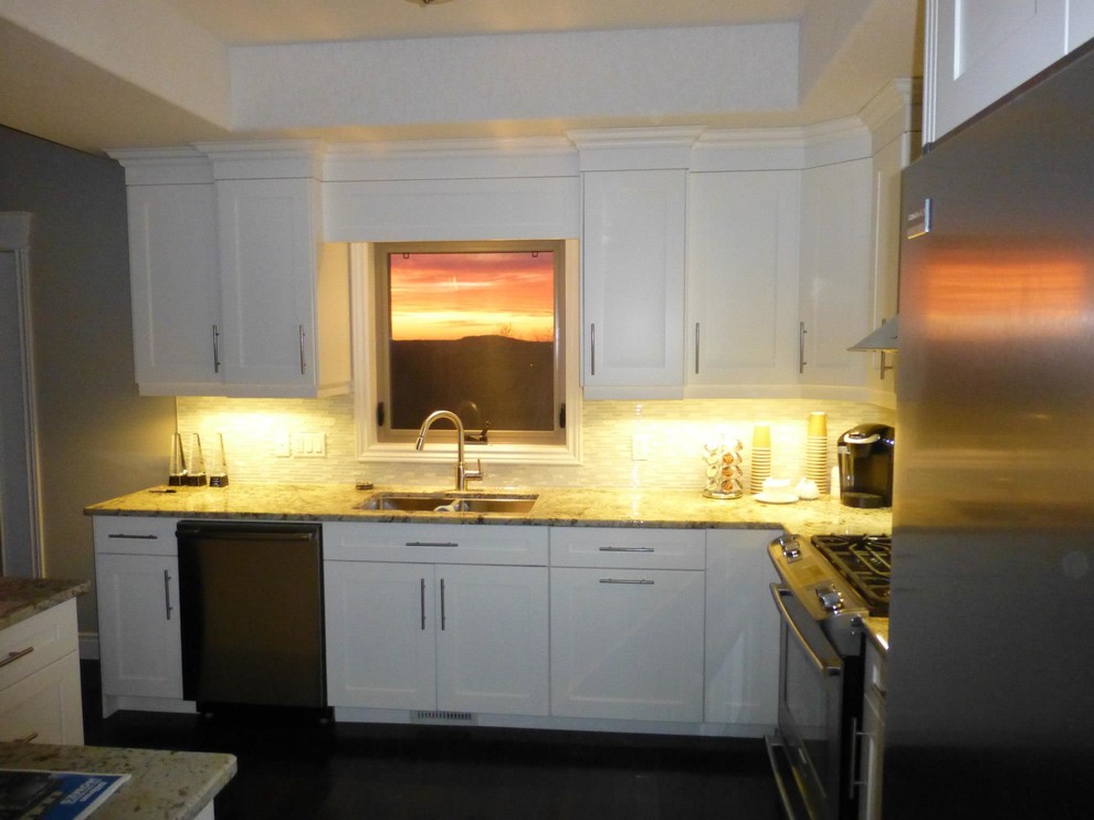 This is an example of a large transitional kitchen in Toronto.