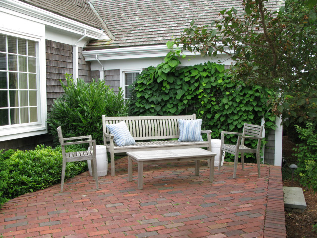 Snow Point farmhouse-garden