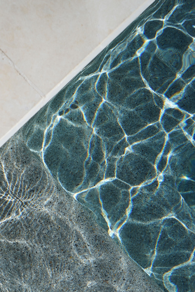 Example of a small minimalist courtyard rectangular pool design in Austin