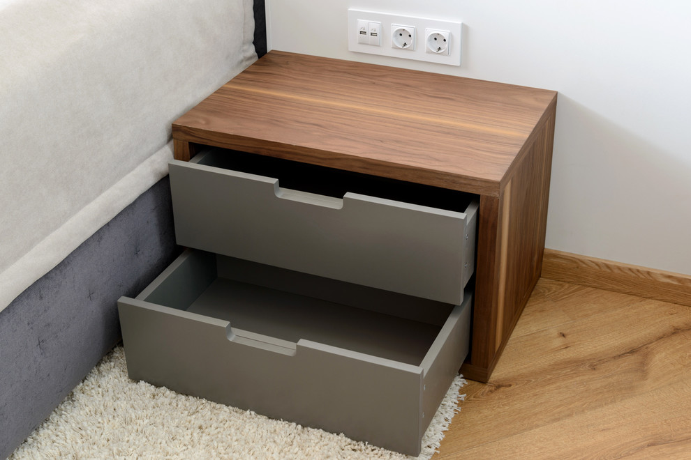 Прикроватная тумбочка